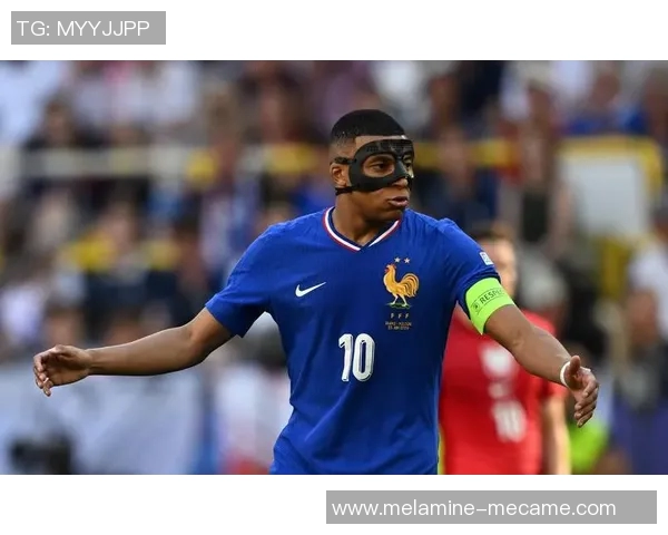 最具争议的足球球星揭秘 从场上脏动作到场外风波的全面分析